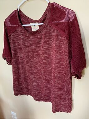 Sadie Robertson Women's Marled Knit Tee with Crochet Short Sleeves - Wine